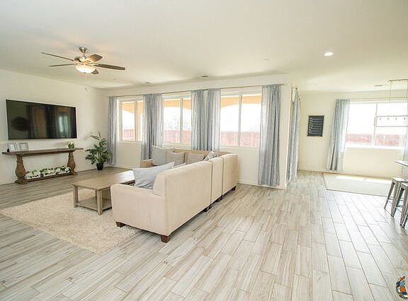 2nd image of 2033 Chaparral Dr