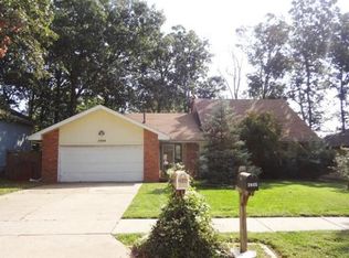 2046 S Hillcrest Ave, Springfield, MO 65807