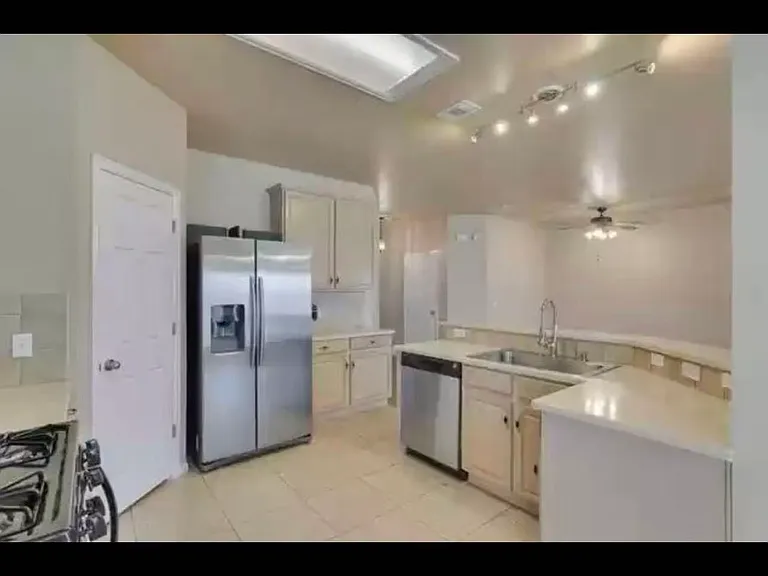 10428 Jaybird Dr — Photo 6