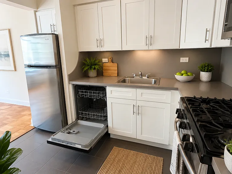400 Argyle Rd #RF2 — Photo 3