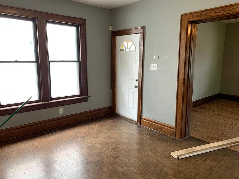 379 E Tompkins St — Photo 7