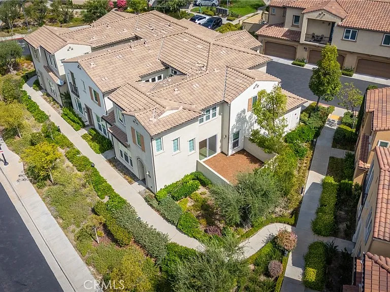 20328 Paseo Las Olivas — Photo 3