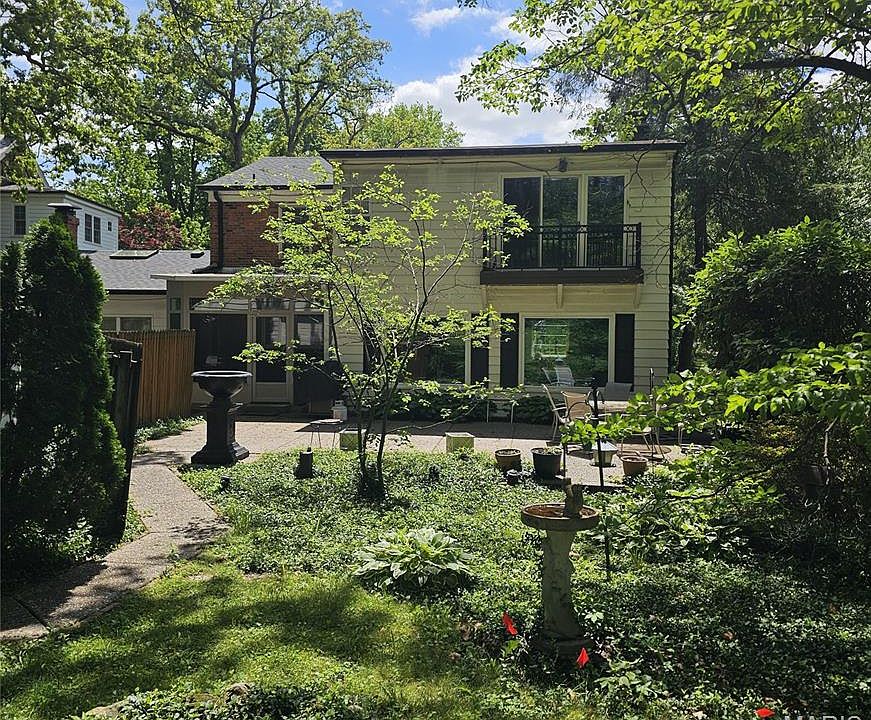2nd image of 427 Baker Ave