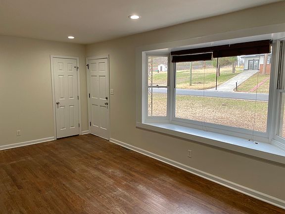 2nd image of 724 Bothwell Pl