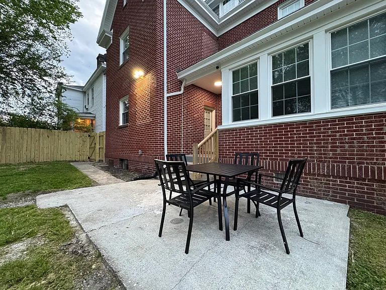 1150 W Washington St — Photo 5