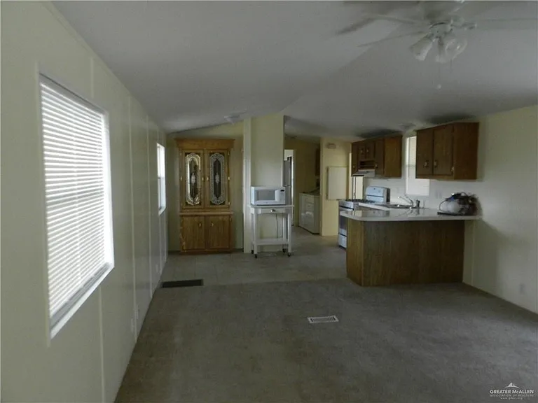 2113 Amy St — Photo 3