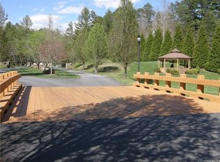 105 Sovereign Ln, Fairview, NC 28730