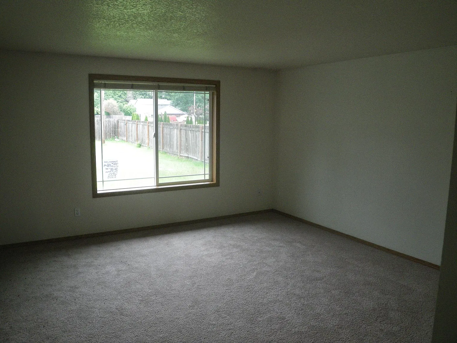 3 bed, 1096 sqft, $2,190 — Photo 2