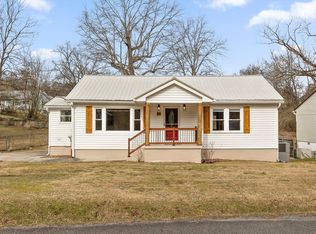 310 School St, Rossville, GA 30741