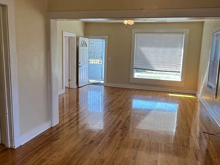 152 N Shasta St — Photo 4