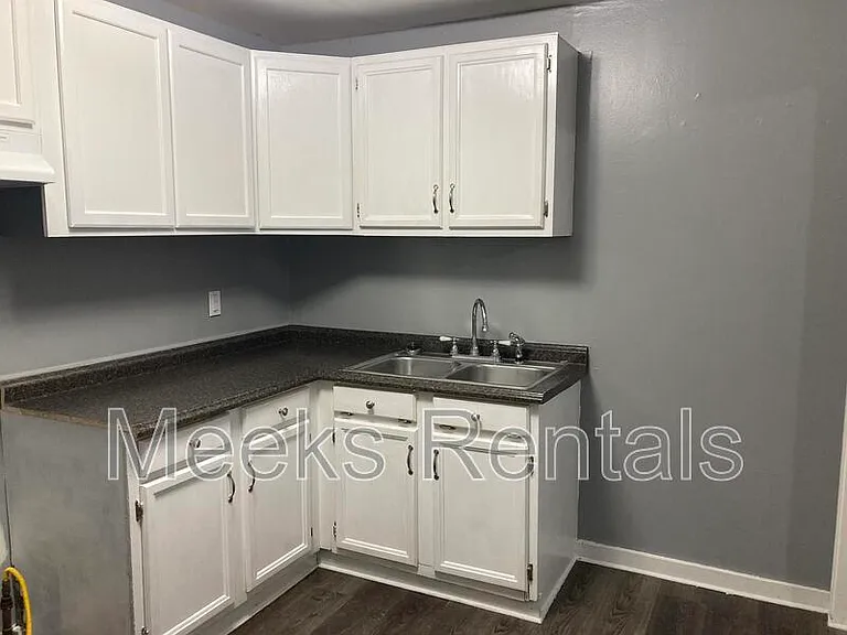 408 1st St #11 — Photo 8