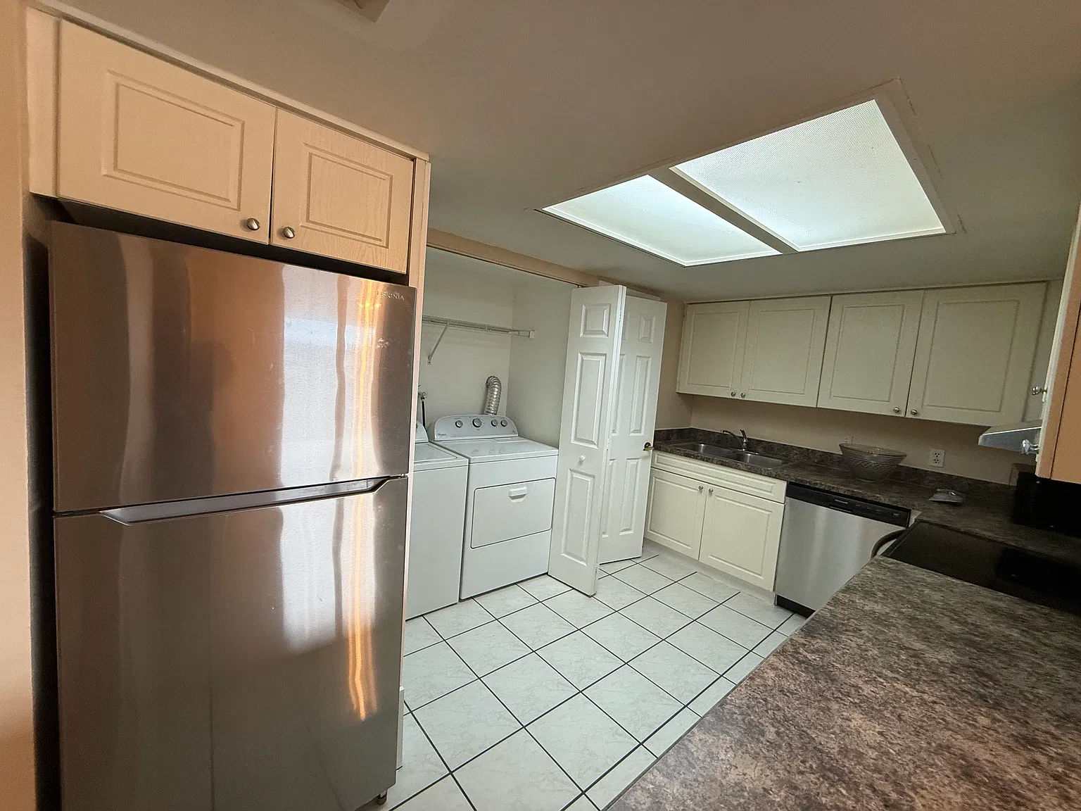 2 bed, 905 sqft, $1,600 — Photo 4