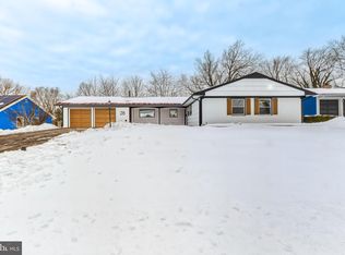 28 Country Club Rd, Willingboro, NJ 08046