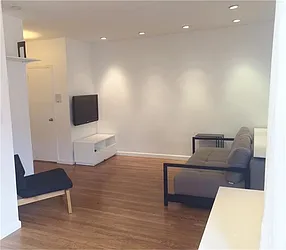 Rented by R New York