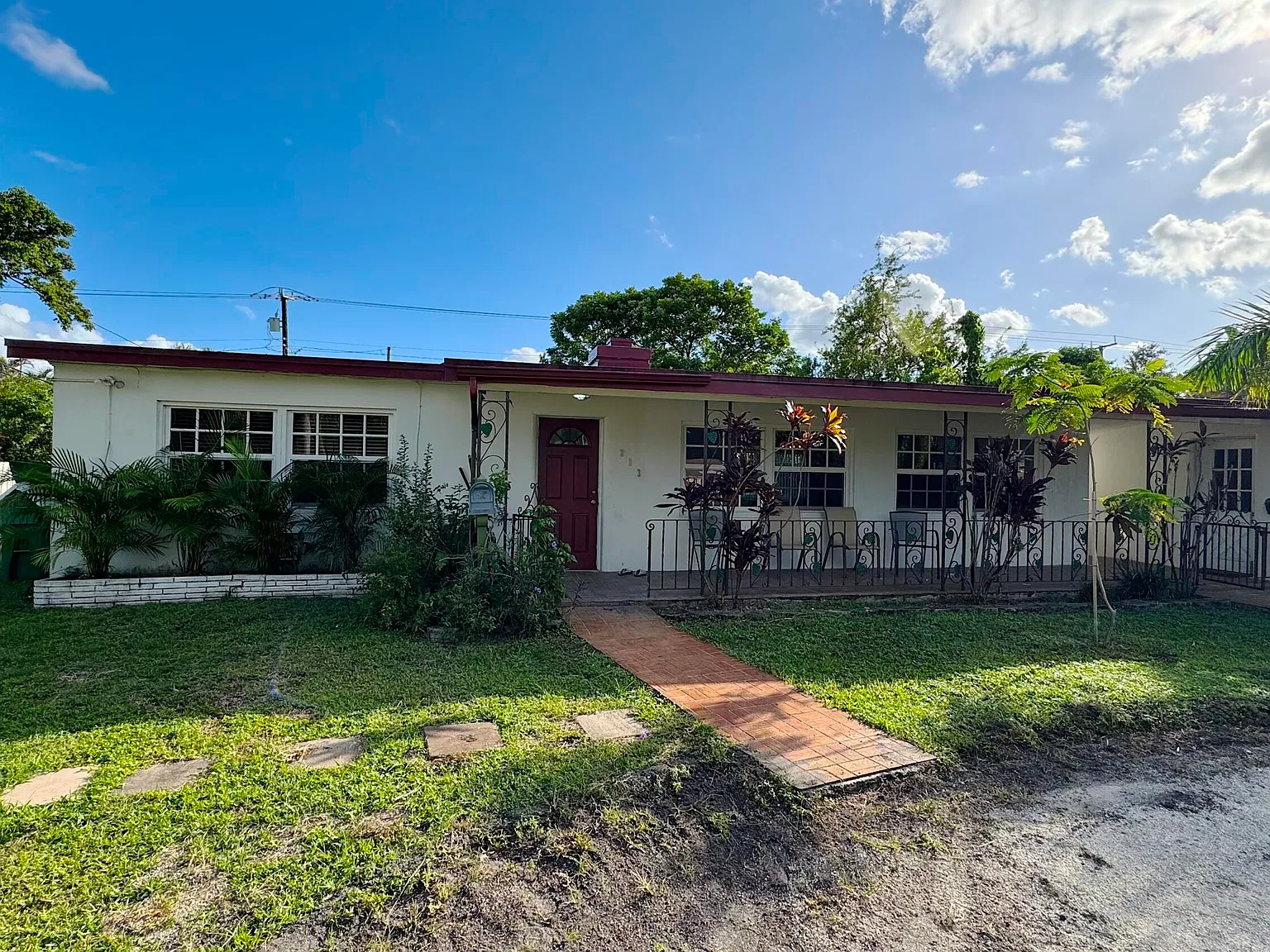 2 bed, 1.0 bath, 1617 sqft, $3,100 — Photo 2