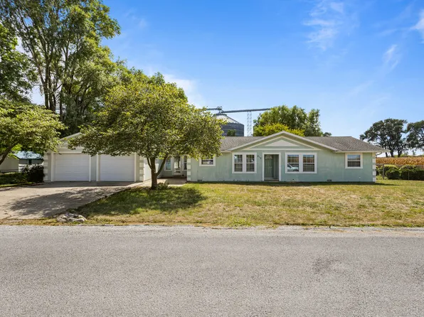 313 Shimp St, Milmine, IL 61855