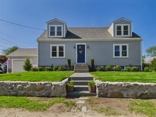 13 Hammond St, Mattapoisett, MA 02739