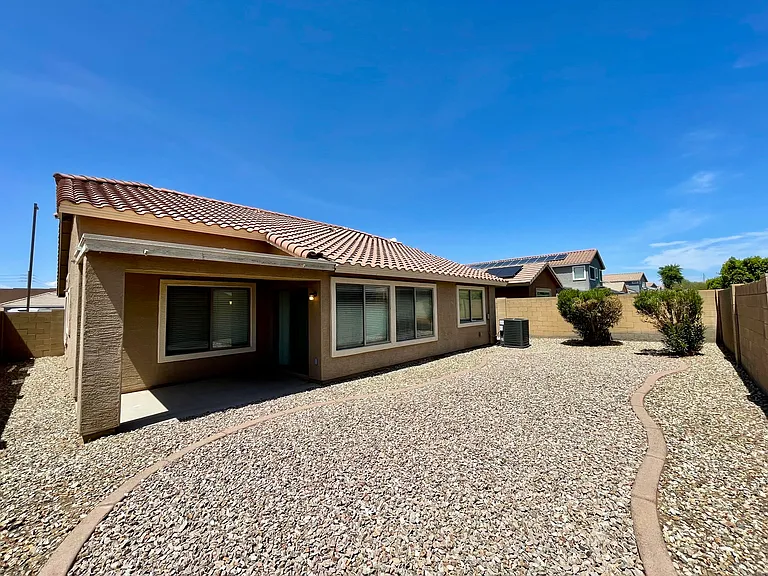 25853 W Elizabeth Ave — Photo 27