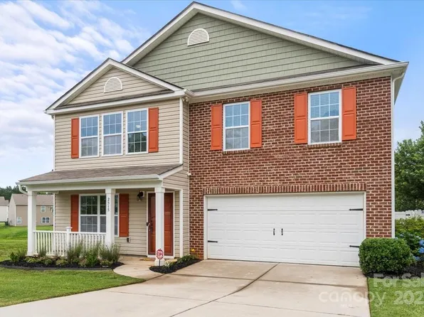 2515 Walnut Forest Dr, Charlotte, NC 28216