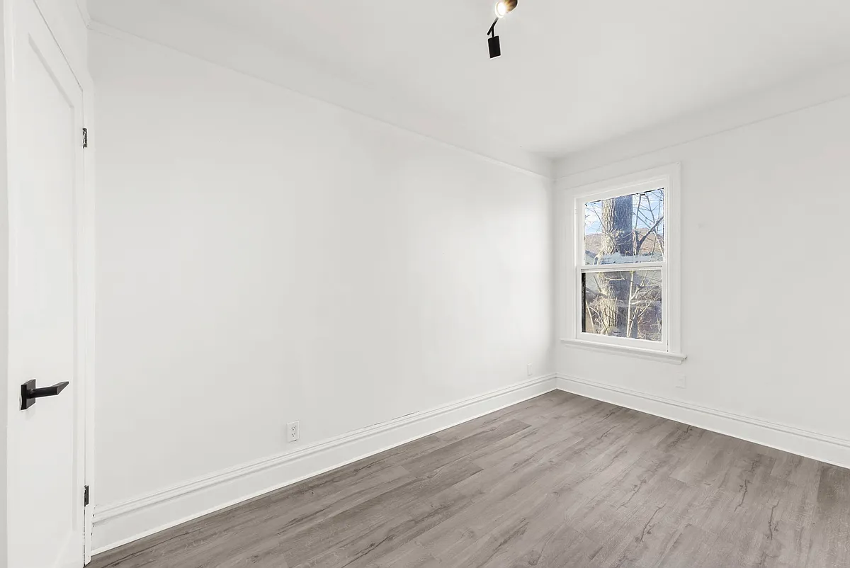 Building Photo - 166 Wentworth St