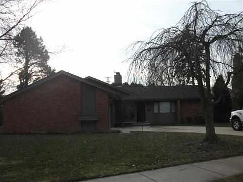 2nd image of 813 Crescent Ln