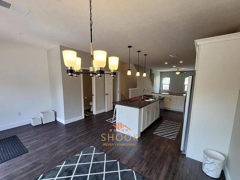 Brownstone Condominiums — Photo 28