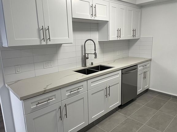 3rd image of 1138 Hacienda Pl #209