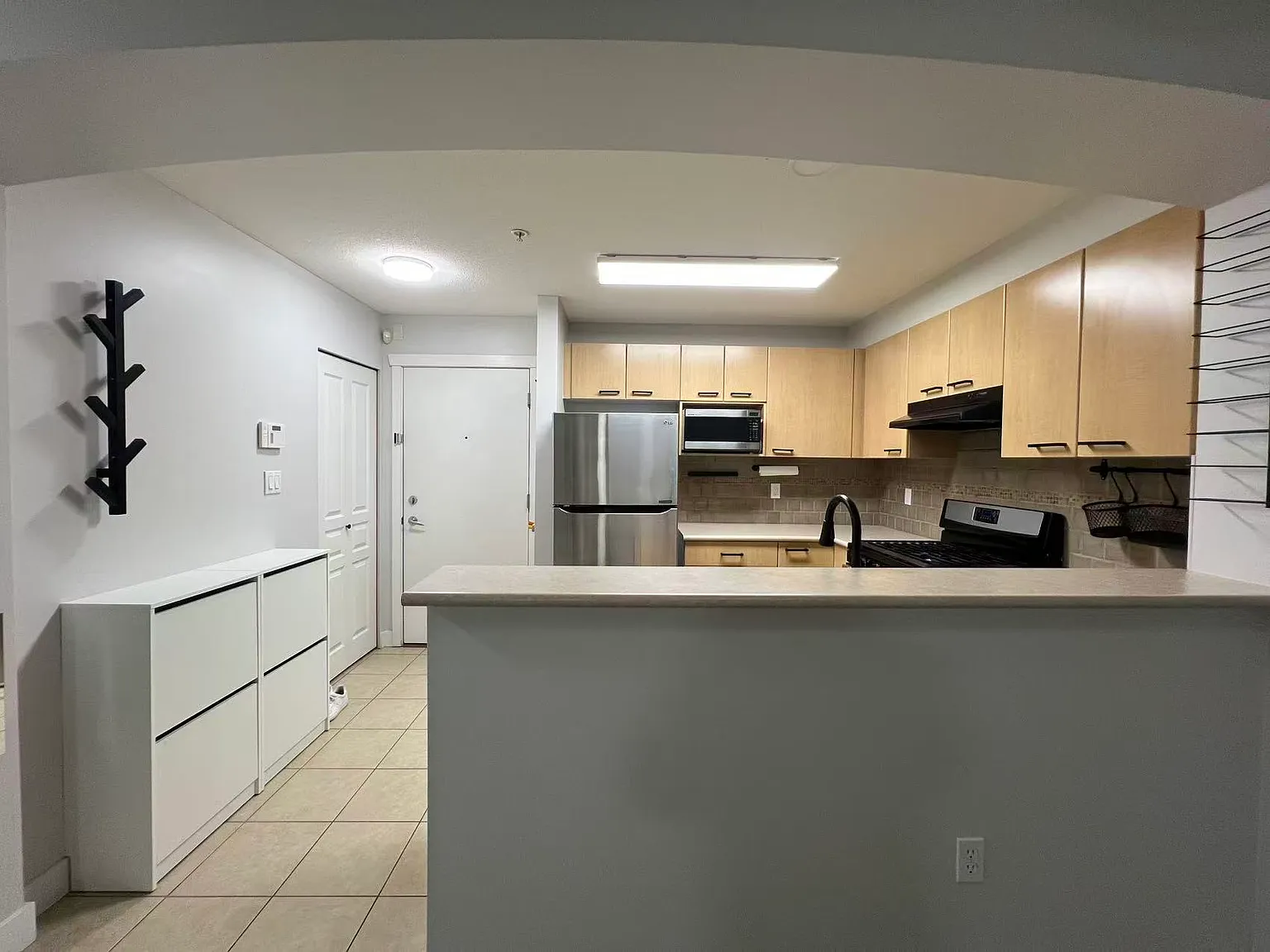 2 bed, 845 sqft, $2,300 — Photo 2