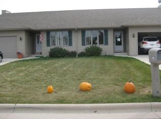 909 Ethan Allen Dr, Sheboygan, WI 53083