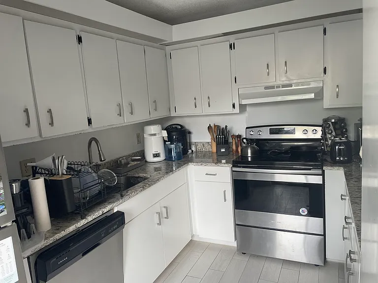 2228 White Pine Cir #B — Photo 5