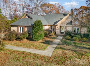 113 Quiet Cove Rd, Mooresville, NC 28117