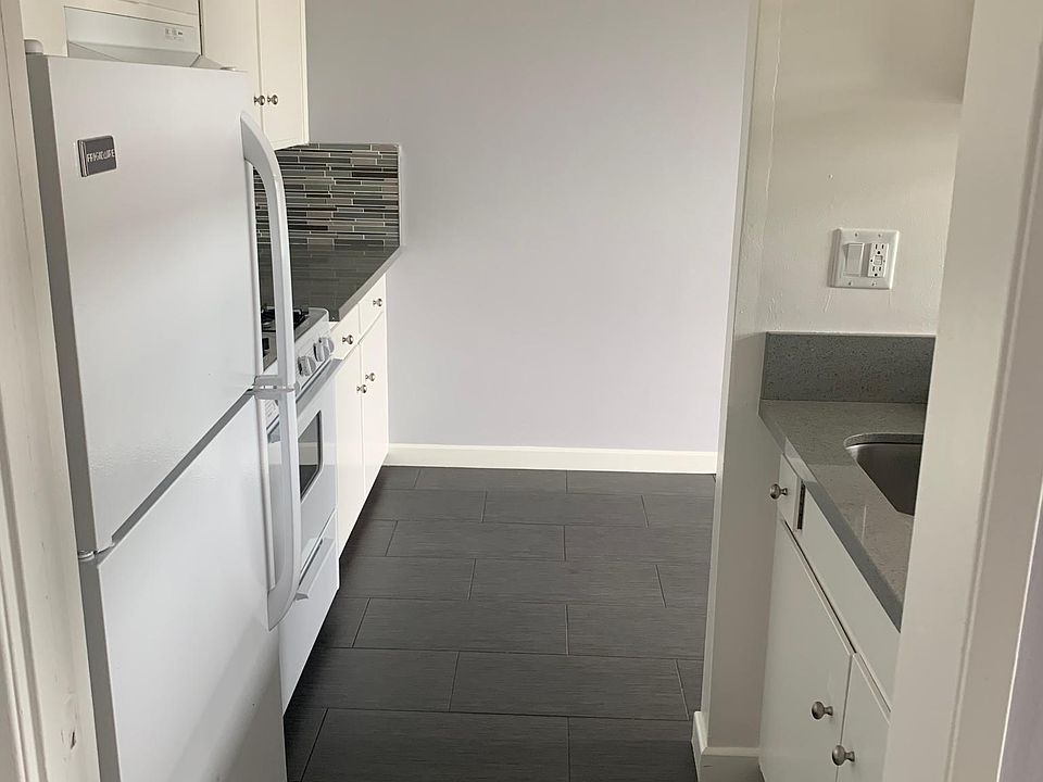 Kitchen (Not actual unit- Similar Layout)