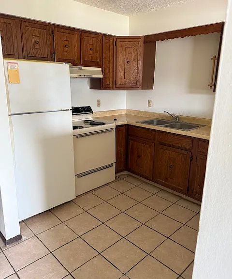 434 Martin Rd E — Photo 6