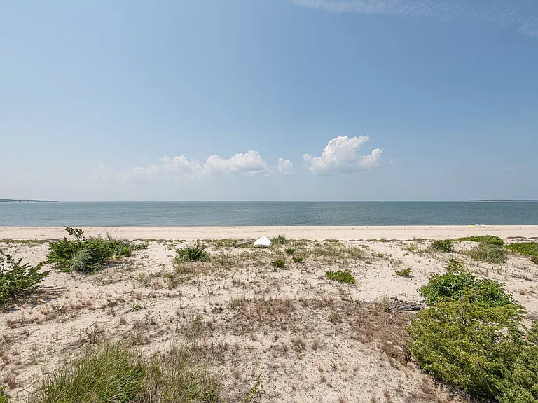 105 Cold Spring Point Rd — Photo 2
