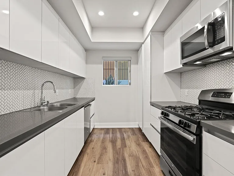 Full-Size Kitchen