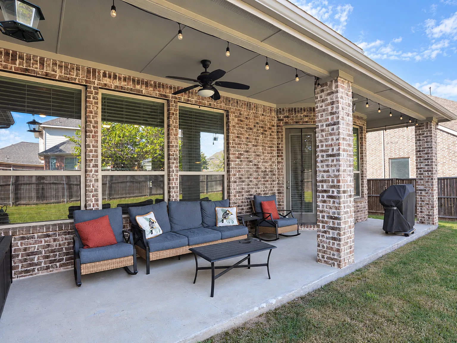 5 bed, 4016 sqft, $3,900 — Photo 3