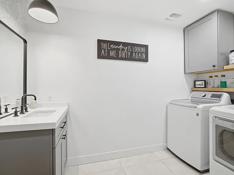 8401 E Cortez St — Photo 35