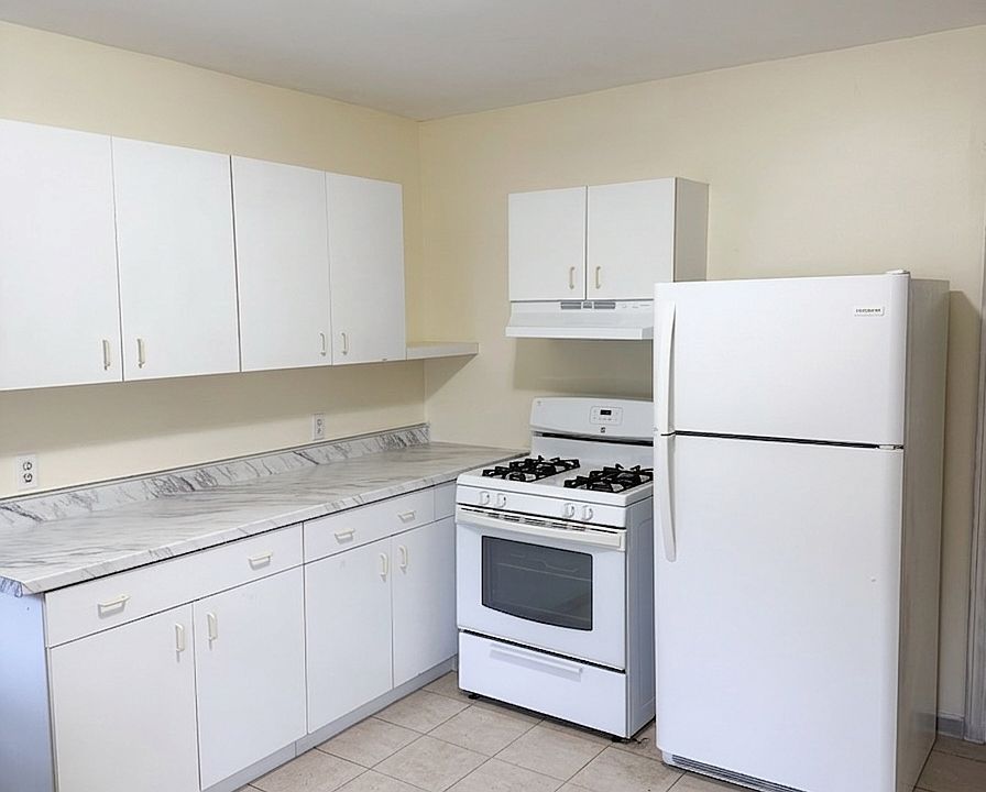 1st image of 219 Brown St Floor 2
