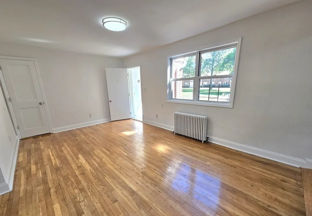 2 bed, 855 sqft, $2,698 — Photo 2