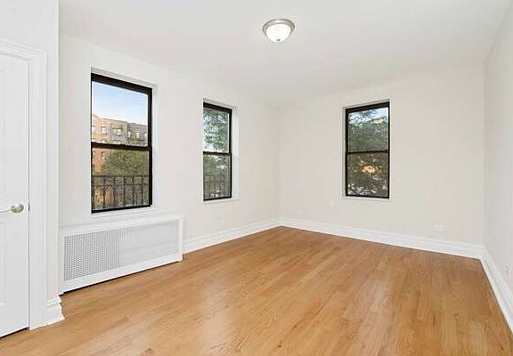 5th image of 10920 Corona Ave