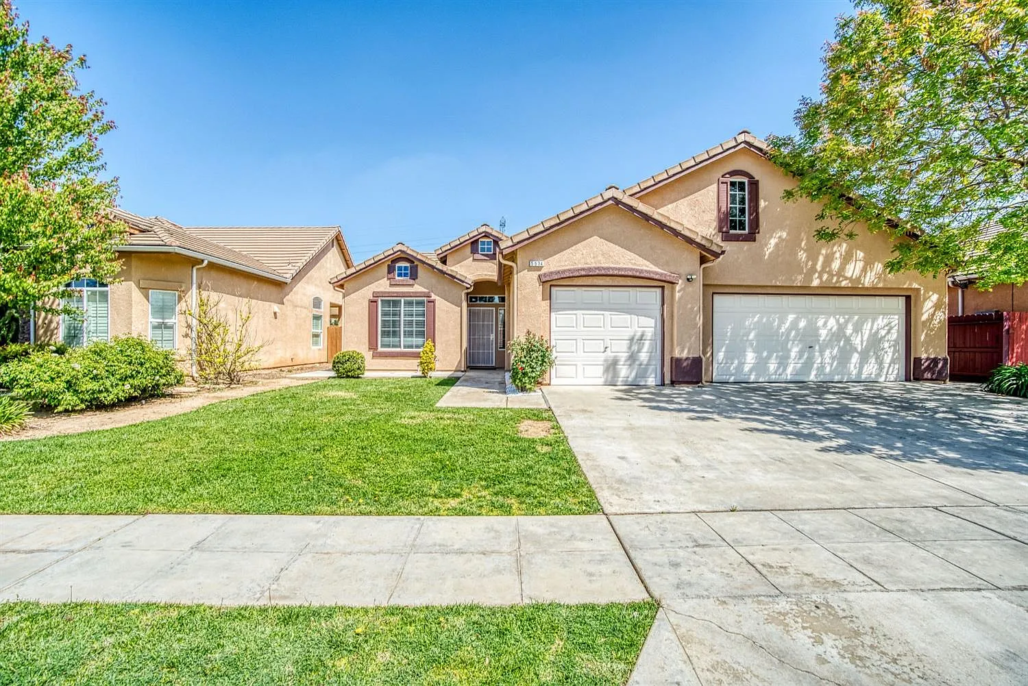 5574 N Ensanada Ave photo 1