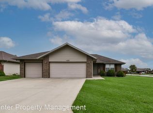 1090 S Mahn Ave, Springfield, MO 65802