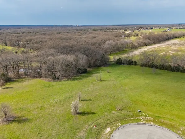 513 Wood Creek Dr, Greenville, TX 75402
