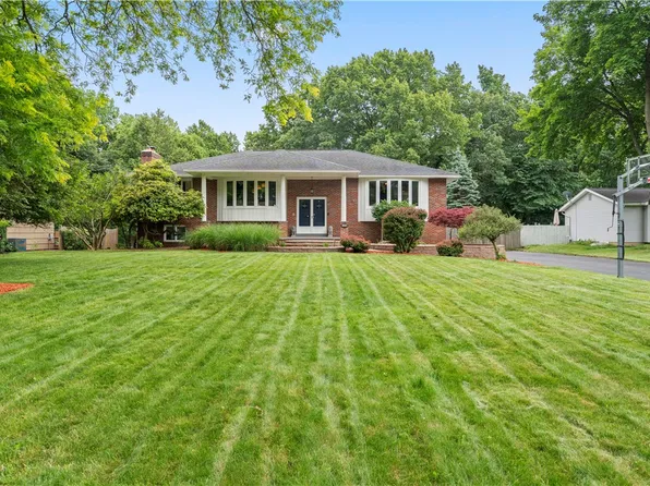 279 Parkview Dr, Penfield, NY 14526