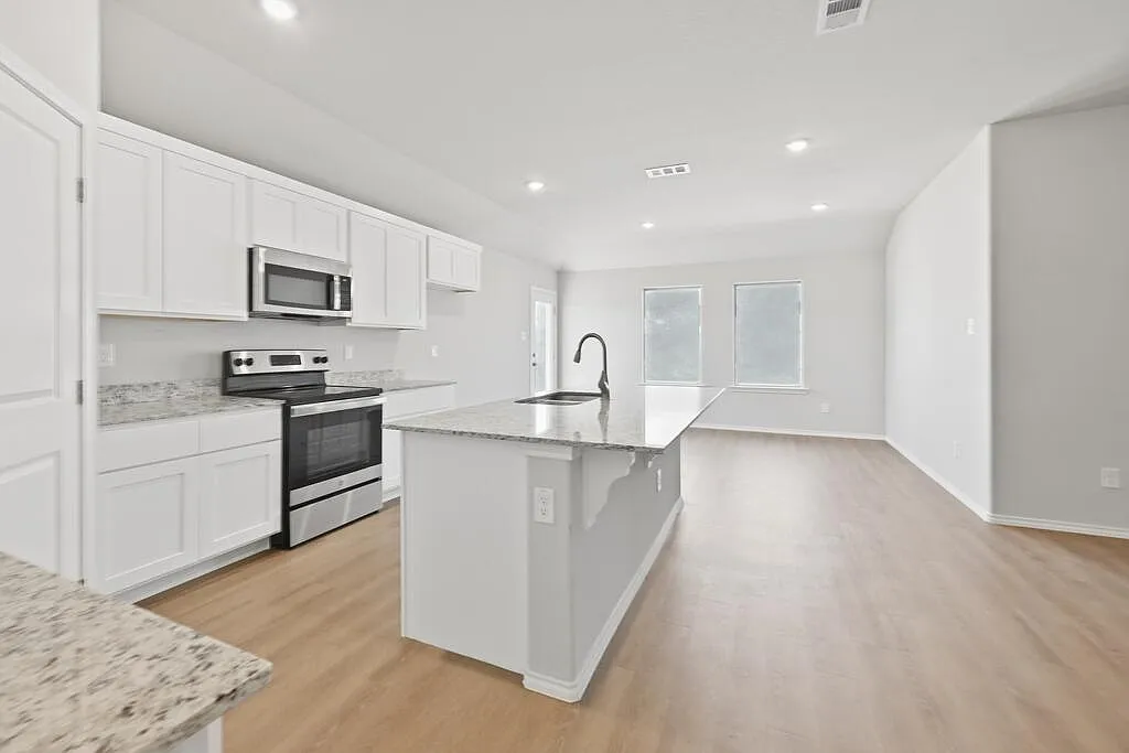 3 bed, 2.0 bath, 1653 sqft, $2,658 — Photo 4
