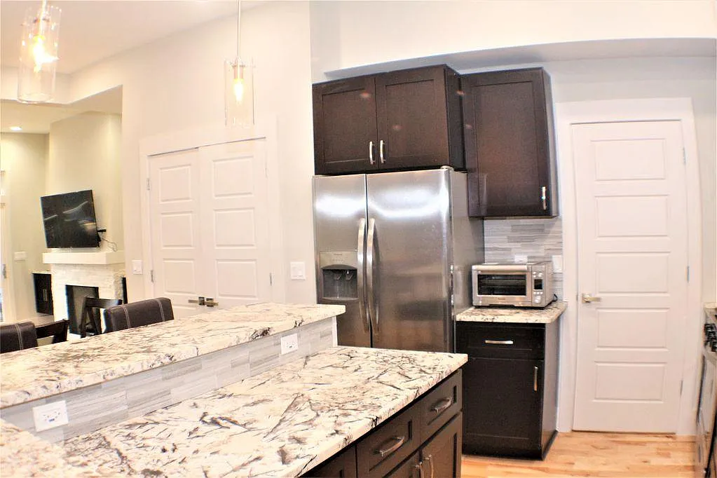 697 Ladd Ave — Photo 2