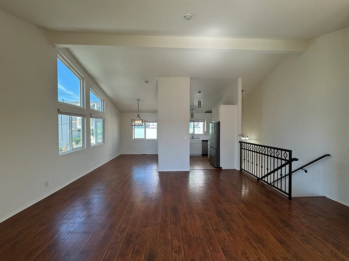 Building Photo - 630 3rd St #1