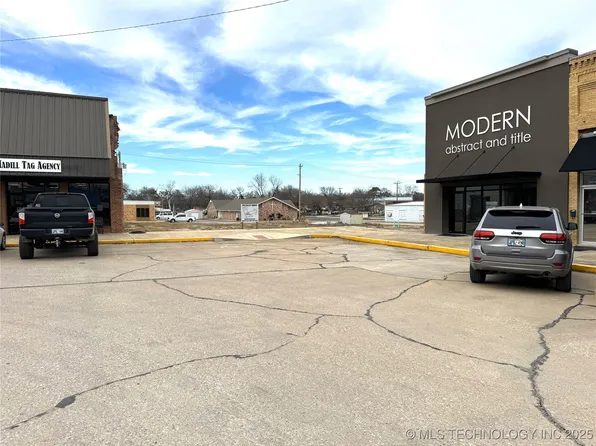 211 Plaza, Madill, OK 73446