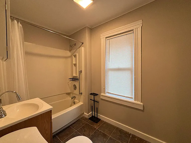 16 Asbury St — Photo 16