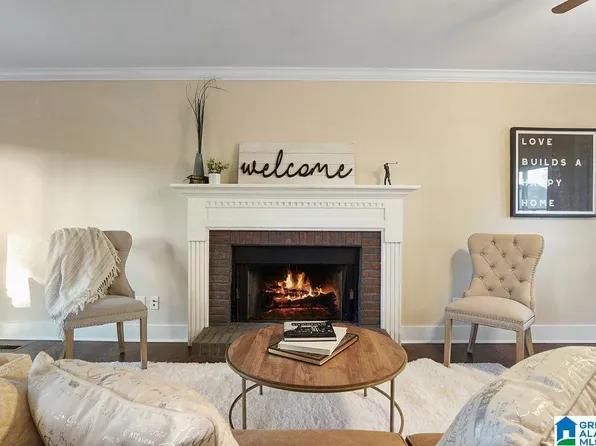 1716 King James Dr, Alabaster, AL 35007